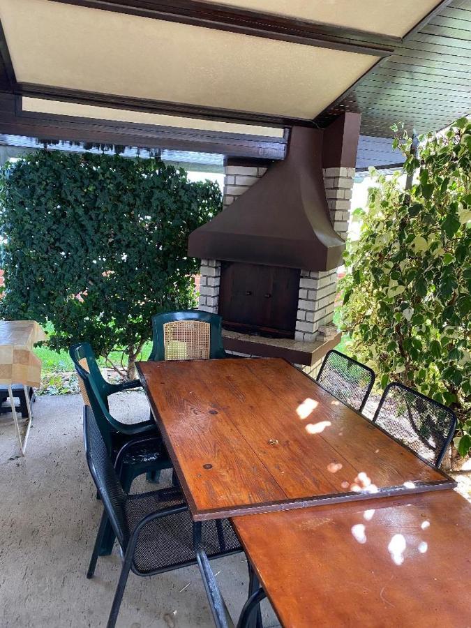 Adorable 1-Bedroom Guesthouse & Private Parking Place Velika Mlaka Esterno foto