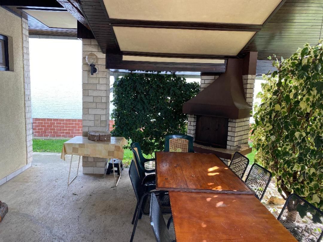 Adorable 1-Bedroom Guesthouse & Private Parking Place Velika Mlaka Esterno foto